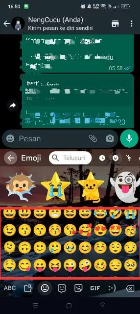 cari dan klik emoji